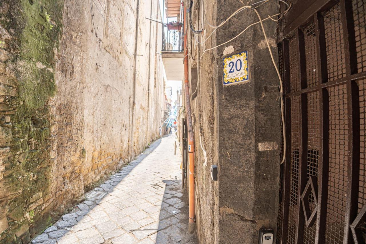 Casa Vacanze Decumano 18 Napels Buitenkant foto